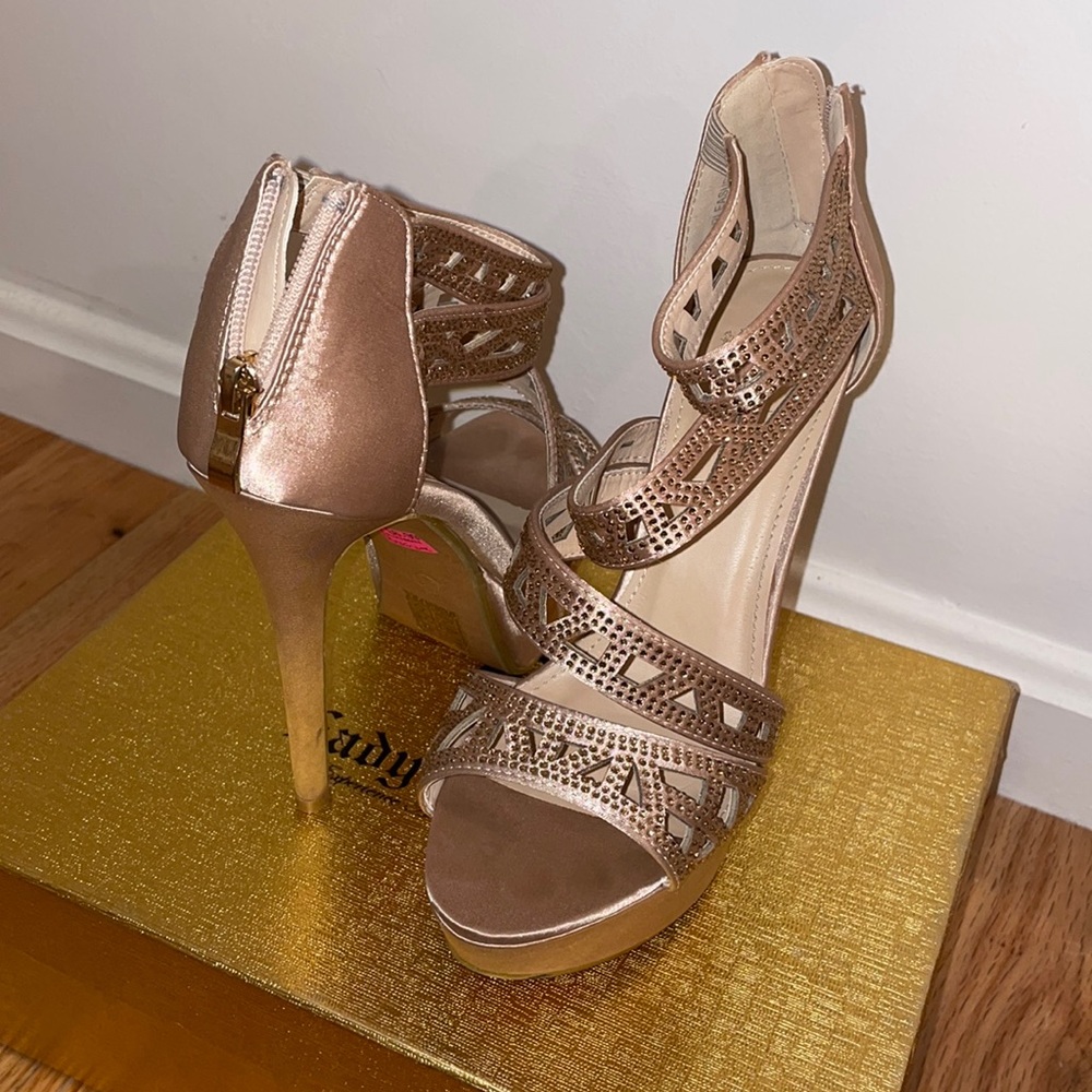 Worn once! Beautiful heels!